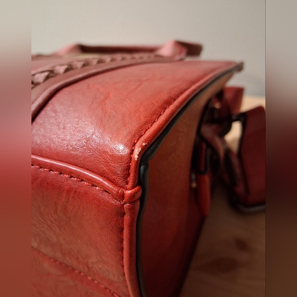 Wrangler Vibrant Red Bag With Crossbody Strap - Picture 7 of 12